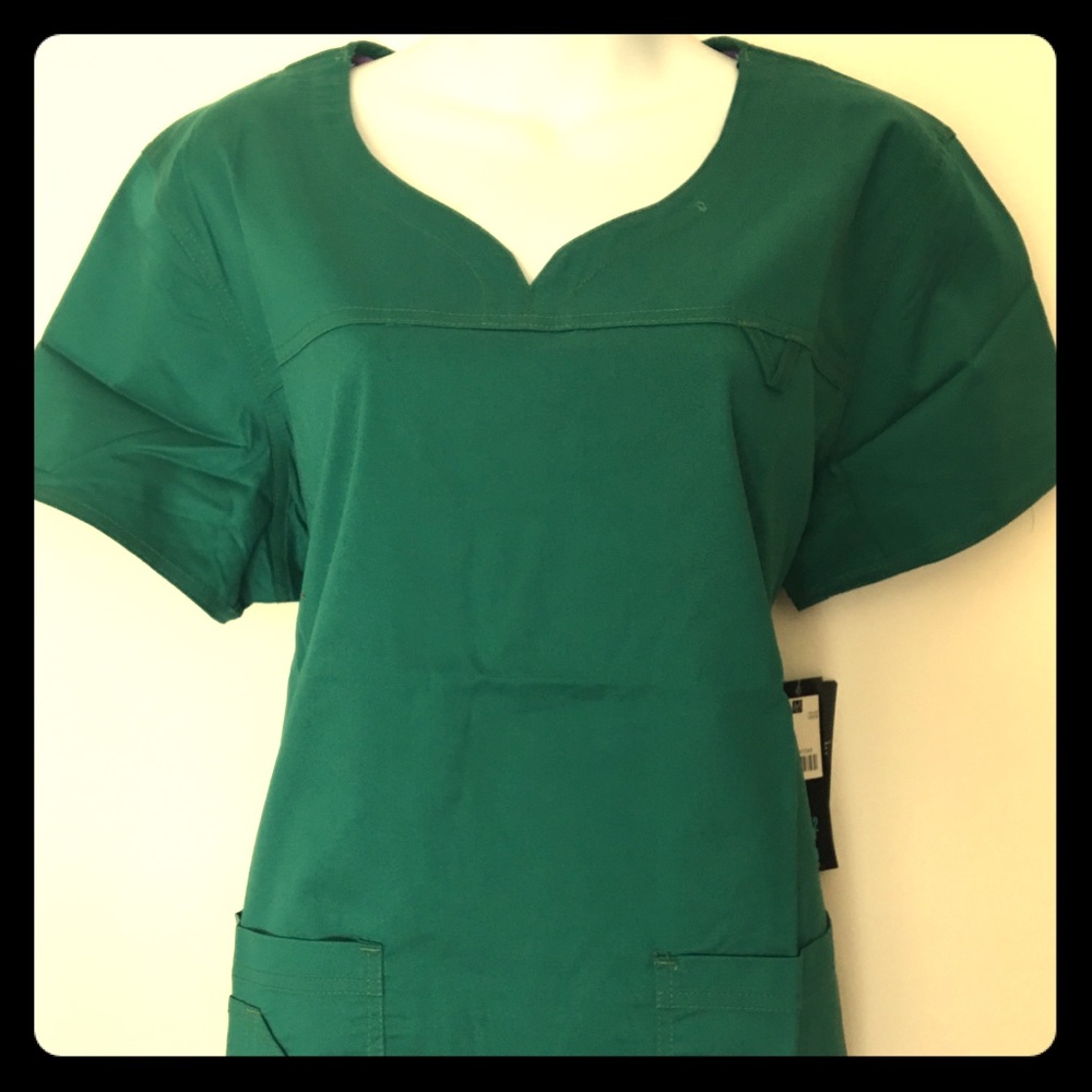 Medcouture M2 - NWT Scrub Top